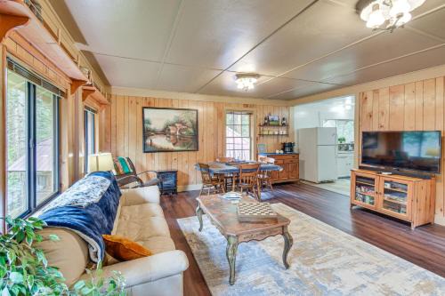 Sugar Pine House | 8 Mi to Yosemite National Park Cabin with Fire Pit