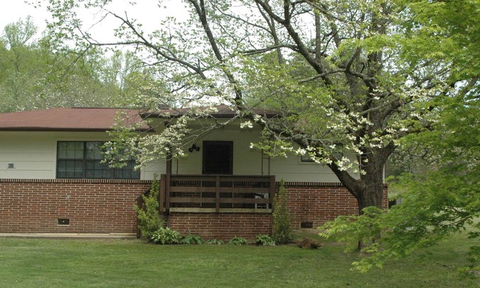 Robbinsville Other | 8 miles from the Tail Of The Dragon with Fire pit and 6 burner Grill