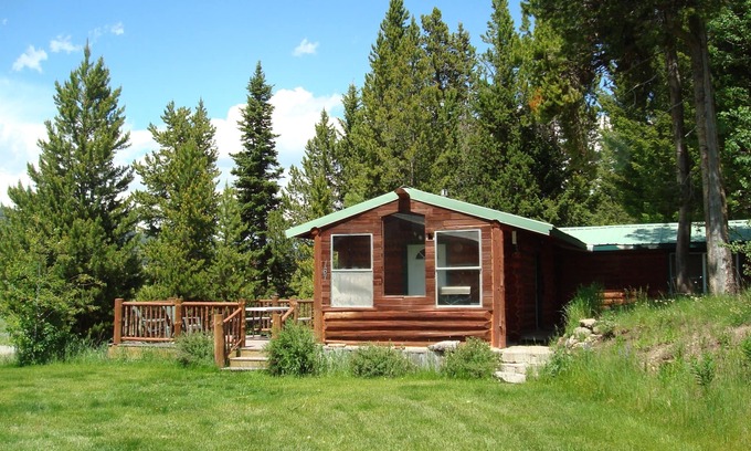 Lazy Acres Cabin | 8 miles from Yellowstone! Perfect For Romantic Getaways & Families!