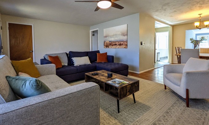Millcreek House | 8 mins to the canyon πΏ, bright house with yard π and blazing fast internet π₯