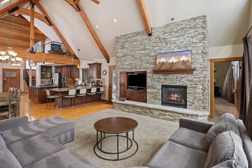 Deer Park House | 8 Mt Baker Home with Hot Tub