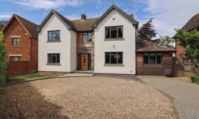 Royston Cottage | 8 NEWMARKET ROAD, pet friendly, character holiday cottage in Royston