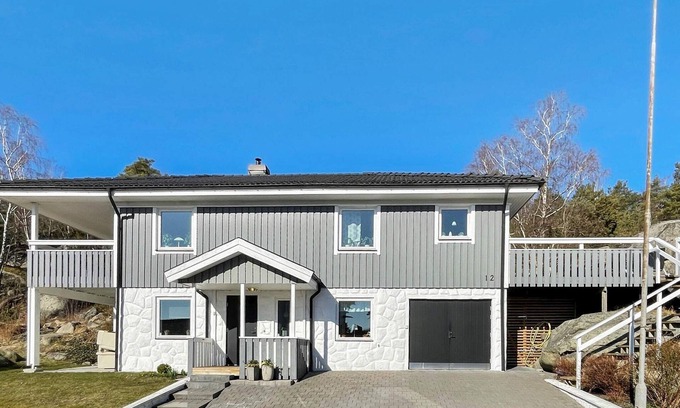 Vastra Frolunda House | 8 person holiday home in Vastra frolunda-By Traum