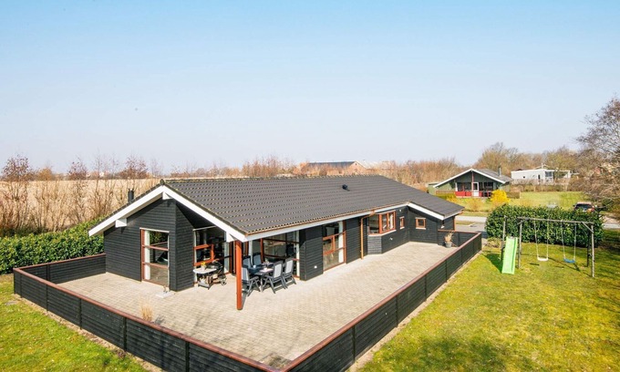 Pøt Strandby House | 8 person holiday home in Juelsminde