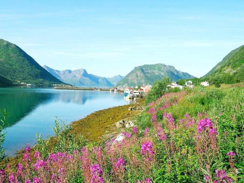 Sifjord House | 8 person holiday home in Kaldfarnes