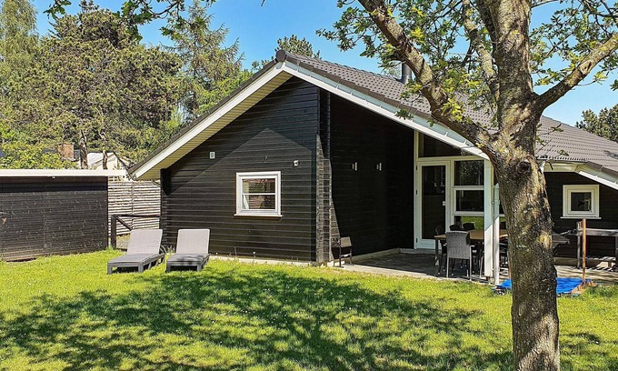 Hoeve Strand House | 8 person holiday home in Asnæs