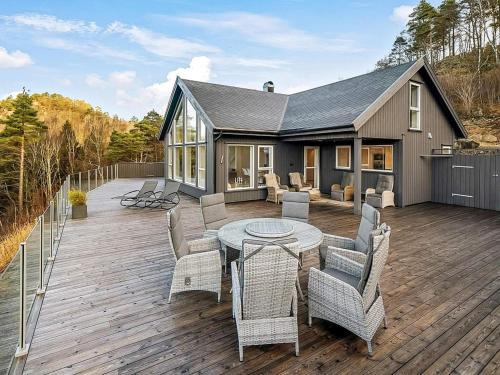 Lyngdal House | 8 person holiday home in lyngdal-By Traum