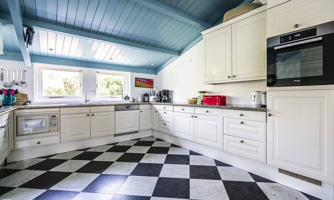 Dishoek House | 8 Persons Holiday home in Koudekerke-Dishoek, right on the beach