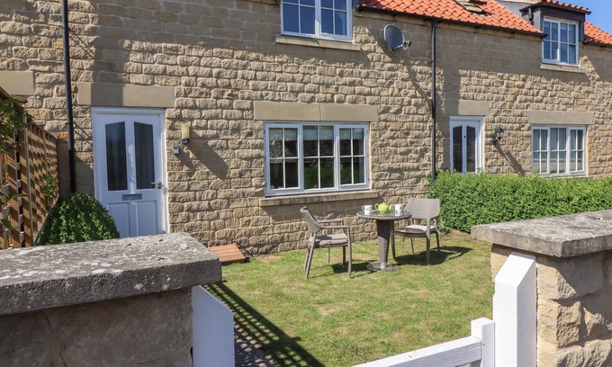 Helmsley Cottage | 8 POTTERGATE MEWS, family friendly in Helmsley