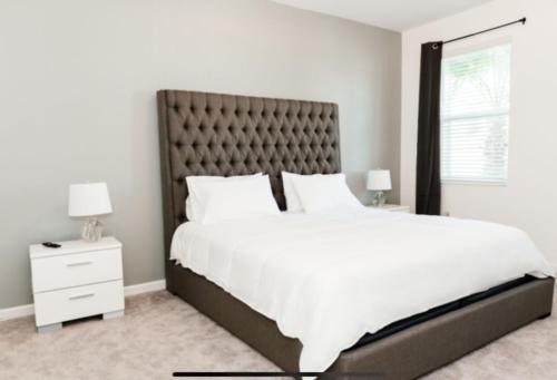 Kissimmee House | 8-Room 6 Bath Family House with Pool - Next to Disney World & Universal Studios