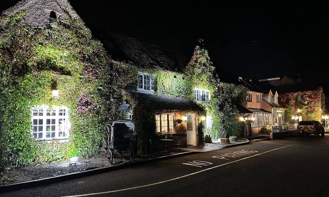 Hanmer House | 80 bedroom pet friendly hotel. £79 per night, per room.