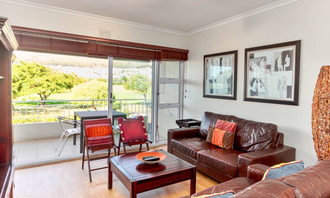 Mouille Point Apartment | 80 m² Apartment ∙ 2 bedrooms ∙ 4 guests