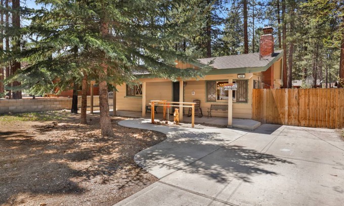 Big Bear Lake Cabin | 80 m² Cabin ∙ 2 bedrooms ∙ 4 guests