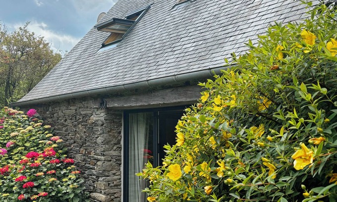 Saint-Michel-en-Greve House | 80 meters from the beach. Adorable little fisherman's house with private garden.