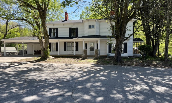Coalfield House | 803 historic home in Windrock ￼