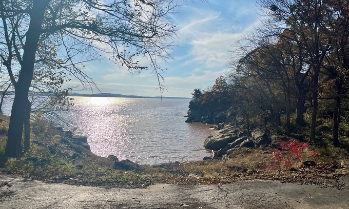Eufaula House | 80’s Retro Themed Lakefront with Amazing Views Game Rm Open Cabin-Fiber WiFi