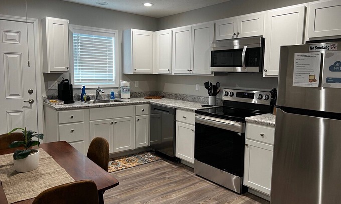 Washington Court House Apartment | 811 Gregg St. 2 Bed Apt Fully Furnished