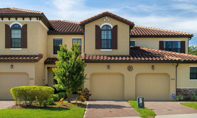 Four Corners House | 8122 -Amazing Townhome Near Disney World