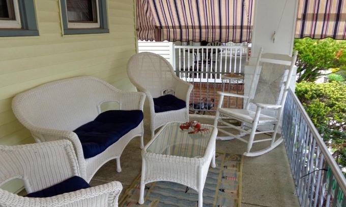 North End House | 814 Stenton Ave