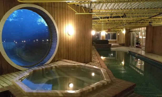 King House | 8200Sq. Ft. 3 acre vacation home w indoor pool 15 minutes to Canada` Wonderland