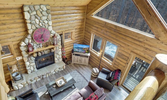 Boyne Falls House | 832 Mountain Cabin
