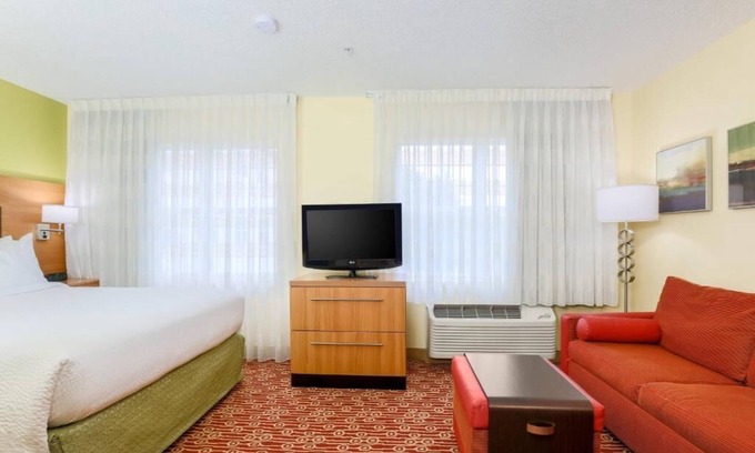 Fairbanks Hotel | 85-bedroom hotel in fantastic Houston with WiFi, fitness room, AC