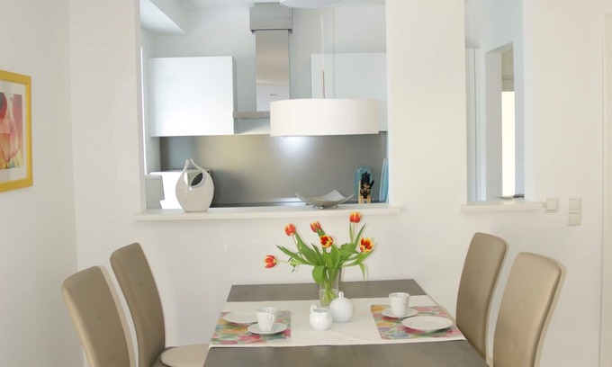 Niedernhausen Apartment | 85sqm comfort: 2 sleeps. 2baths WLAN top traffic connection. FFM WI Rhine Taunus