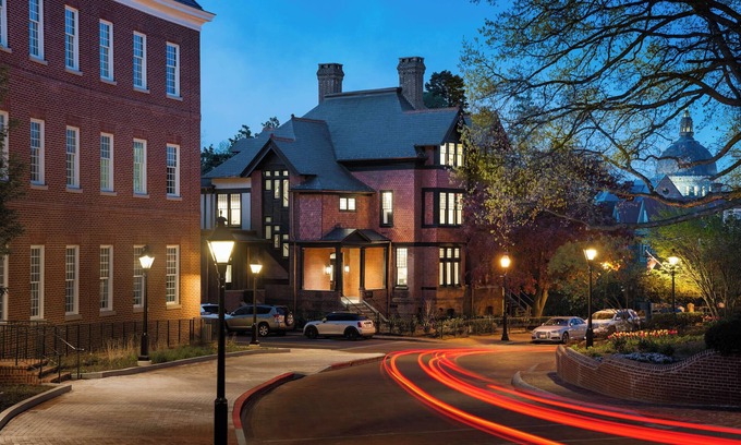 Historic District Hotel | 86 State Circle - Luxury Boutique Hotel