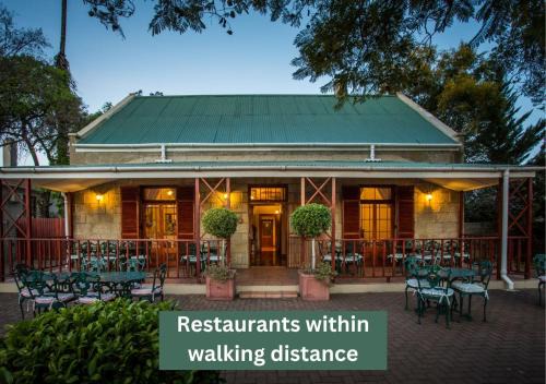 Oudtshoorn House | 88 Baron van Reede Guesthouse