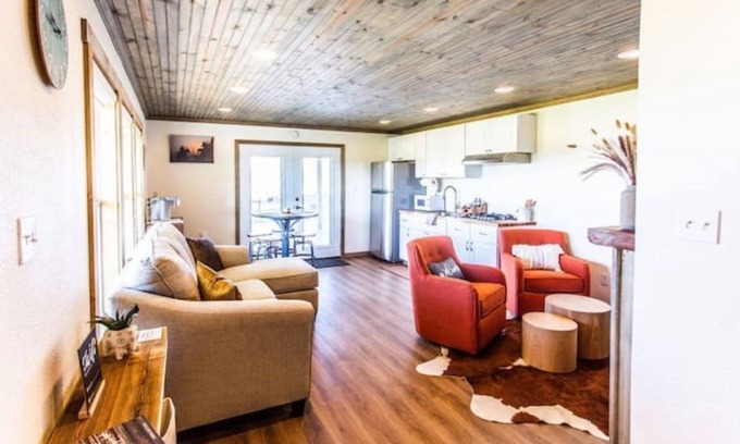 Wills Point House | 88888 Pickleball Ranch - Guest 1 Pickleball play private jacuzzi