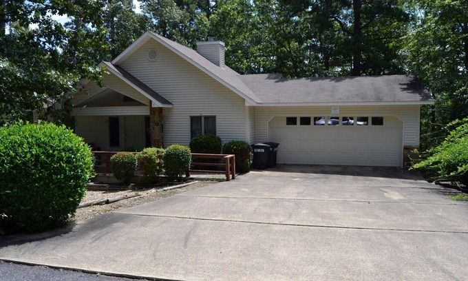 Hot Springs Village House | 8AlarWy | West Gate Area Home | Sleeps 8