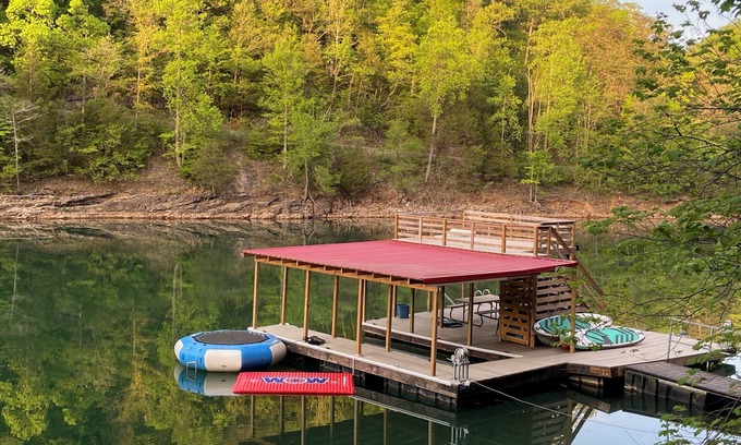 Lakeside Estates Cabin | 8bd House behind Jumping Bridge! Aug Availability! π π Sept and Oct price drop!