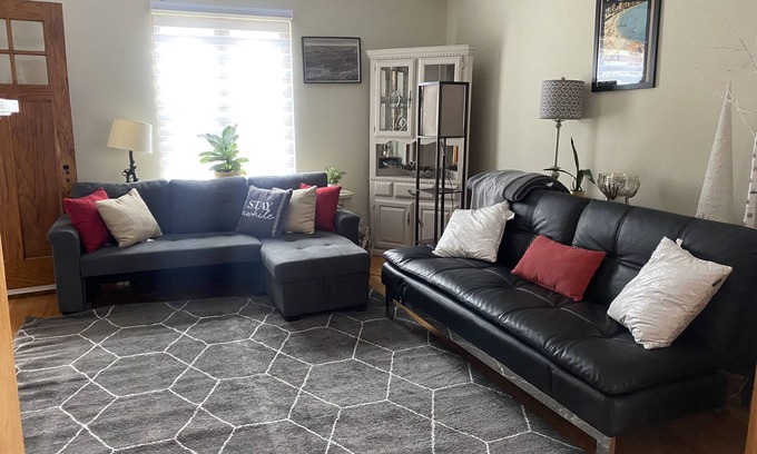 Franklin Park Apartment | 8Beds, 2Queen, 3Twin, 2Sofa sleepers. Min. to O’hare & Allstate. Free parking