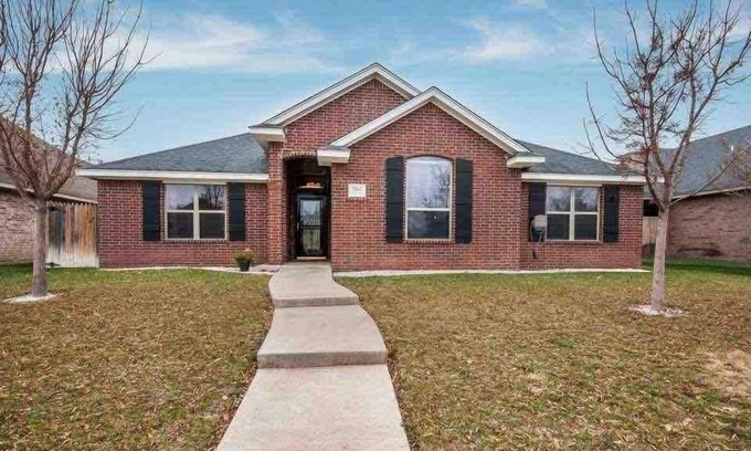 Amarillo House | 8beds, KING BED, fireplace, & whirlpool