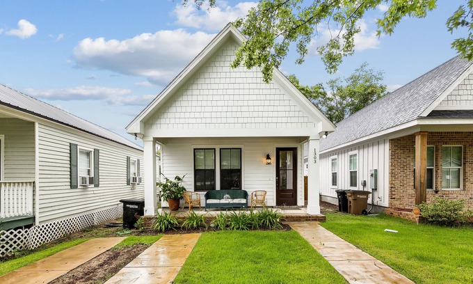 Southeast Pensacola House | 8th Ave Coastal Farmhouse Retreatn