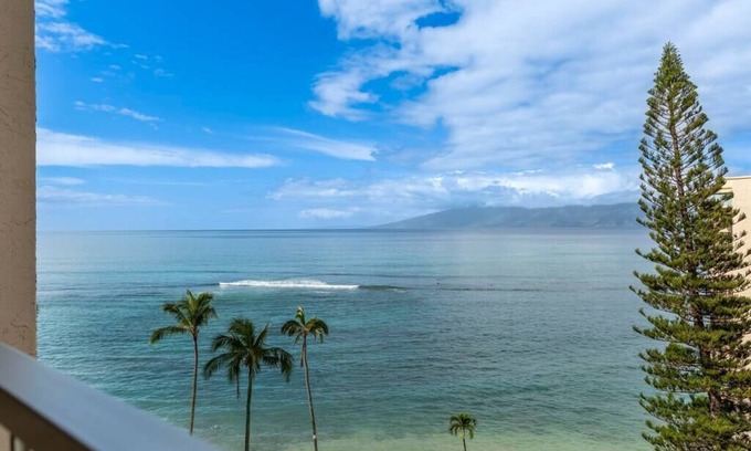 Kahana Apartment | 8th floor Studio w/stunning ocean & island views
