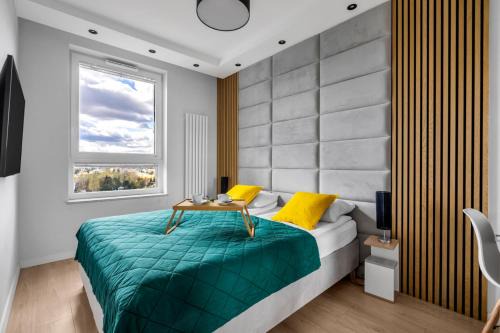 Wlochy Apartment | 8th Floor Włochy Apt - Balcony, Workspace, AC - by Rentujemy