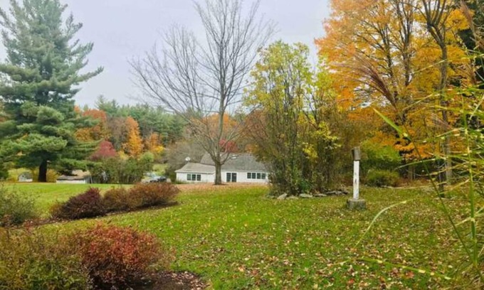 Chatham House | 9 acres of elegant gardens, rolling lawns, wooded paths and a private pool