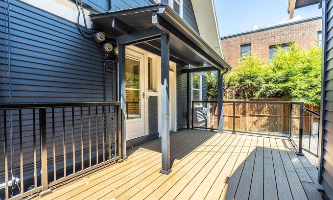 Stevens House | 9-Bed Capitol Hill Oasis w/King beds & Pool Table