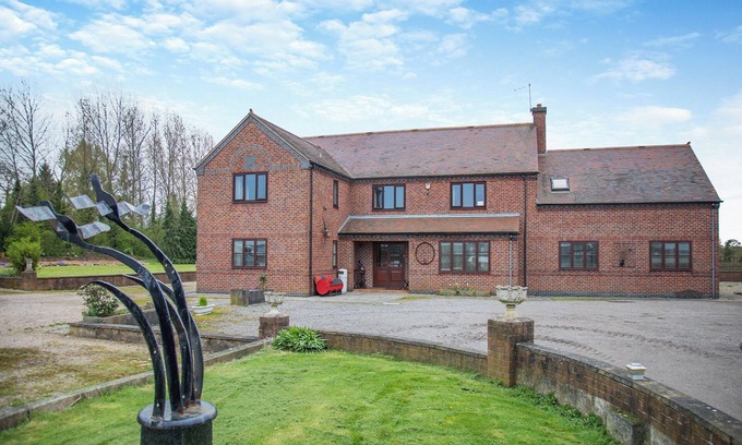 Barrow-on-Trent Cottage | 9 bedroom accommodation in Stenson, near Derby