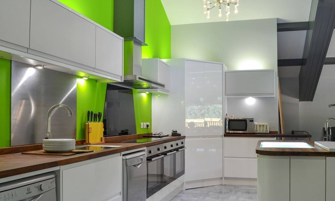 Kilnwick Cottage | 9 bedroom accommodation in Brandesburton, near Bridlington