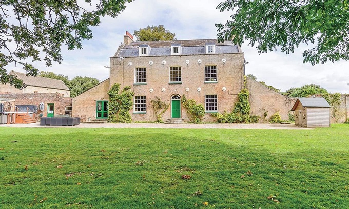 Wisbech Cottage | 9 bedroom accommodation in Three Holes, near Downham Market