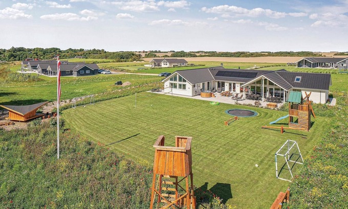 Spøttrup House | 9 bedroom beautiful home in Spøttrup