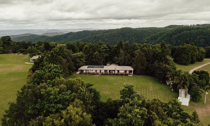Booroobin Other | 9 Bedroom Guest House - Sleeps 14! Stay 4 nights & pay 3!*nn