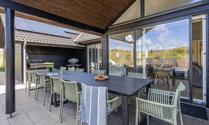 Houvig Strand House | 9 bedroom lovely home in Ringkøbing