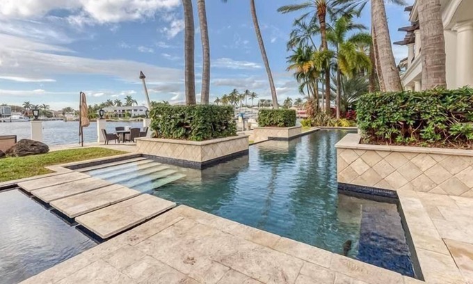 Harbor Beach Apartment | 9 Bedroom Single family 238861 by Houzlet