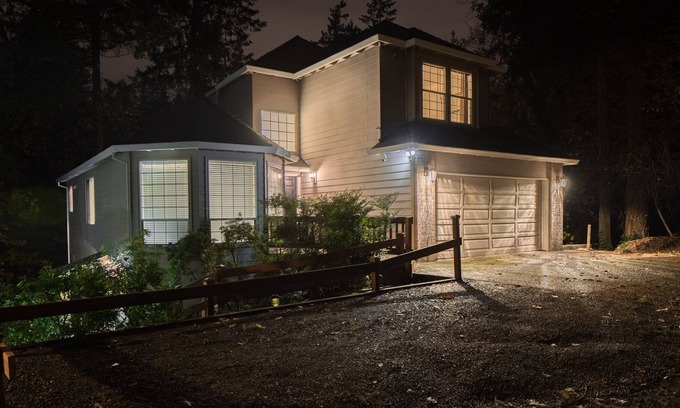 West Portland Park House | 9 BEDS/4 BATH/7 BEDROOM SW PORTLAND MODERN HILLSIDE HOME KING BED