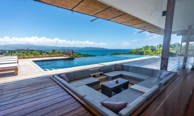 Balabag Villa | 9 BR Luxury Boracay Villa w/ Infinity Pool