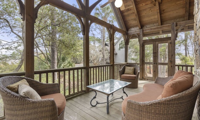 Vanderhorst Plantation House | 9 Club Cottage: 2BR, Marsh Views, Bike to Beach, Credit for Bikes/Beach Gear