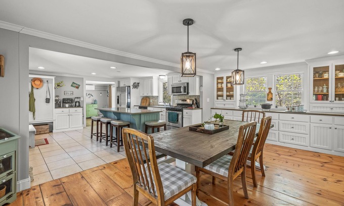 Sandwich House | 9 Fox Hill Lane- Updated, pet-friendly home .6 mile to association pond beach